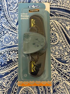 🆕! Fiskars Sunburst Border Punch for Crafting/Scrapbooking/Etc.